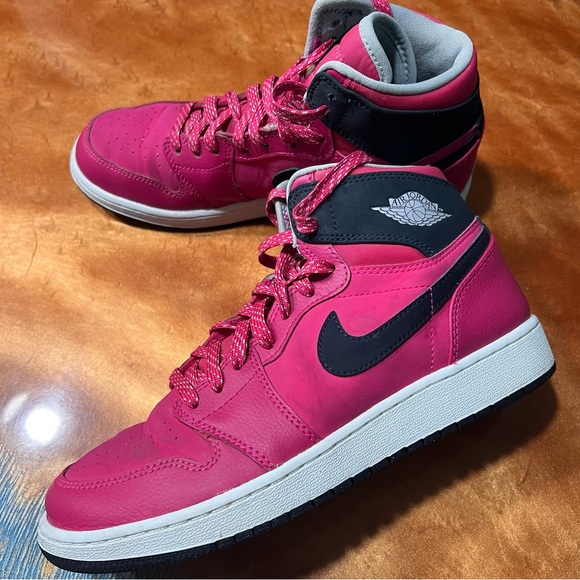 air jordan 1 retro vivid pink